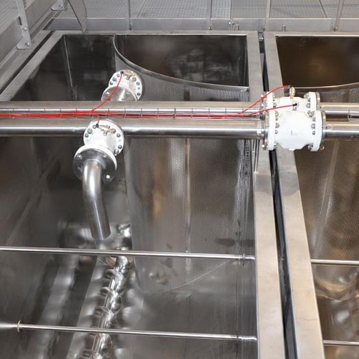Manşete 2 bar'dan daha az diferansiyel basınç uygulandığında da pinç vanası aracılığıyla dozajlama mümkündür